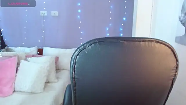 Snapshot of Paulina_627 chatting on November 2025 04:17:01 PM Paulina 627 online show from November 2025 04:17:01 PM