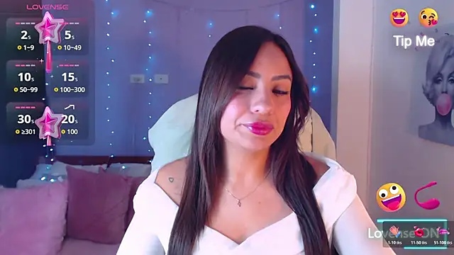 Snapshot of Paulina_627 chatting on January 2026 04:43:02 PM Paulina 627 online show from January 2026 04:43:02 PM