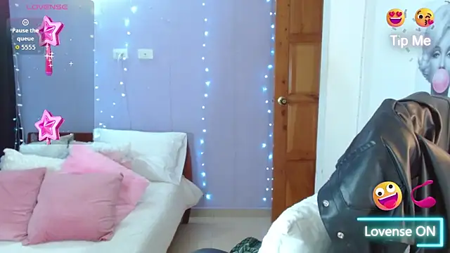 Snapshot of Paulina_627 chatting on October 2025 03:46:02 PM Paulina 627 online show from October 2025 03:46:02 PM