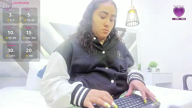 Ayla martinez online show from September 2025 01:49:01 AM