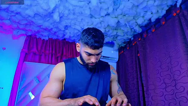 Rich boy01 online show from May 2026 01:32:01 AM