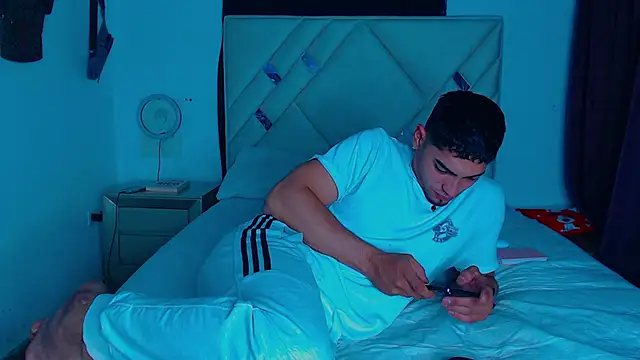 Rich boy01 online show from February 2025 03:25:02 AM