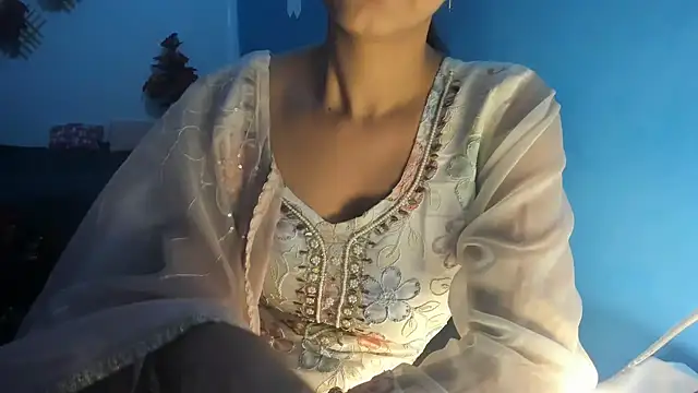 aarjulove online show from October 2025 12:07:02 PM