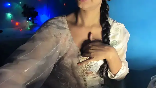 aarjulove online show from October 2025 12:37:02 PM