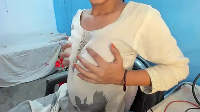 aarjulove online show from November 2025 10:59:01 AM