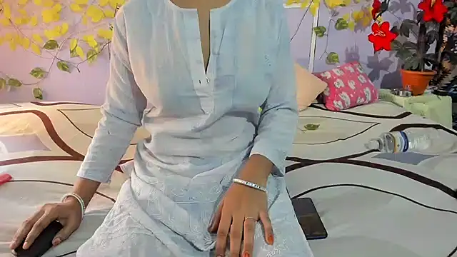 aarjulove online show from June 2026 10:15:02 AM