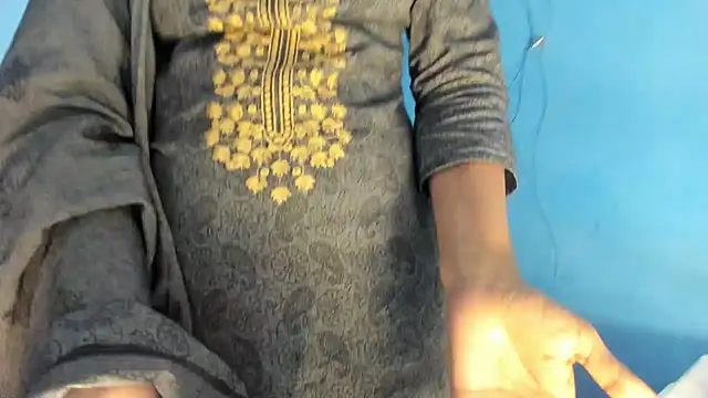 aarjulove online show from February 2026 01:31:02 PM