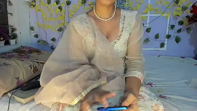 Snapshot of aarjulove chatting on April 2026 04:33:02 PM aarjulove online show from April 2026 04:33:02 PM