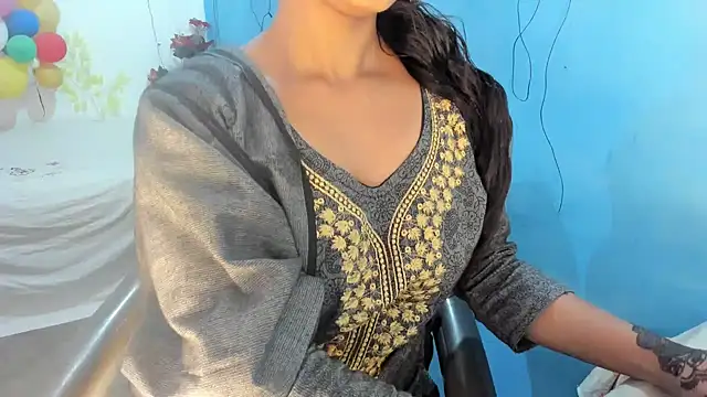 aarjulove online show from February 2026 01:53:01 PM