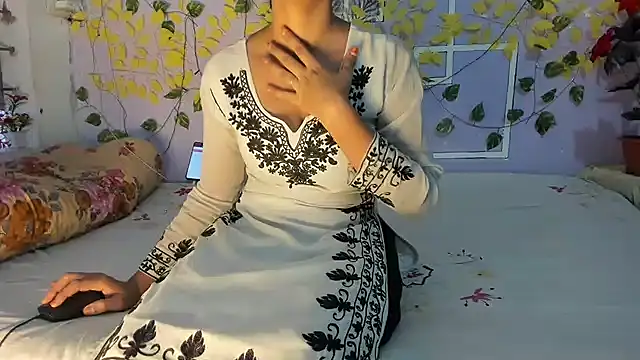 Snapshot of aarjulove chatting on May 2026 02:37:02 AM aarjulove online show from May 2026 02:37:02 AM