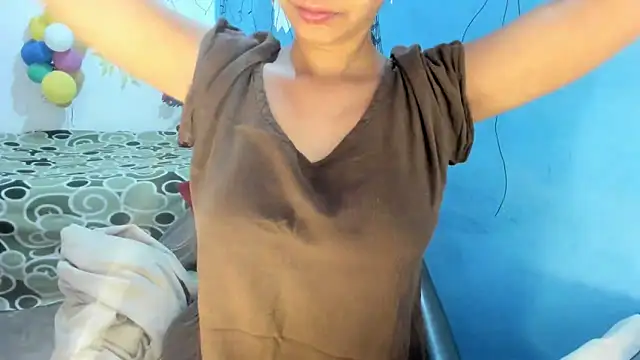 aarjulove online show from February 2026 04:40:02 PM