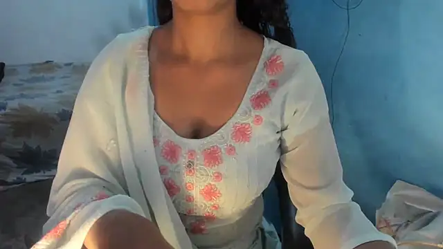 aarjulove online show from March 2026 04:10:01 PM