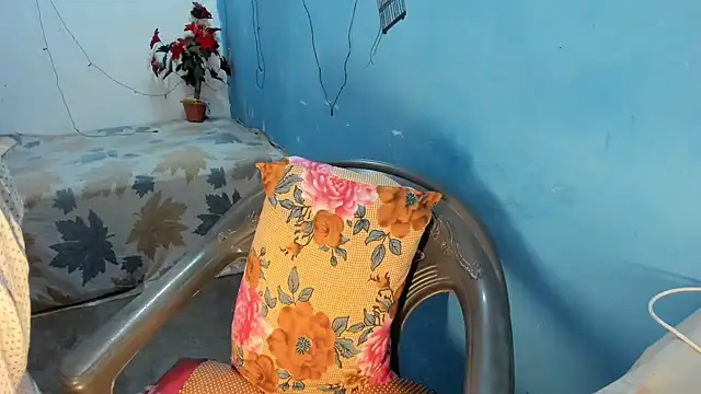 aarjulove online show from April 2026 10:39:01 AM