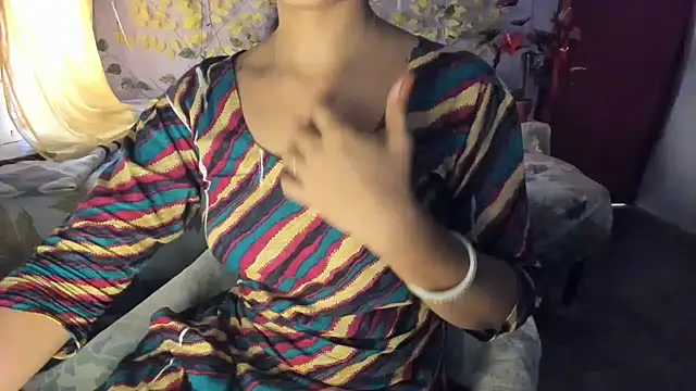 aarjulove online show from June 2026 09:58:02 AM