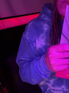 Snapshot of SummerV91 chatting on February 2026 06:22:01 AM SummerV91 online show from February 2026 06:22:01 AM