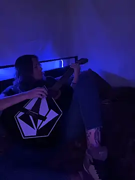 Snapshot of SummerV91 chatting on March 2026 04:31:01 AM SummerV91 online show from March 2026 04:31:01 AM