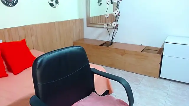 Snapshot of Suxxxy_ chatting on November 2025 01:48:01 PM Suxxxy online show from November 2025 01:48:01 PM