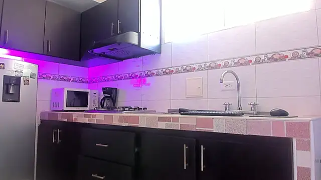 Emma-evans online show from December 2025 02:52:01 PM