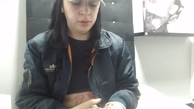 Zowi Hottiee online show from October 2025 07:14:02 PM
