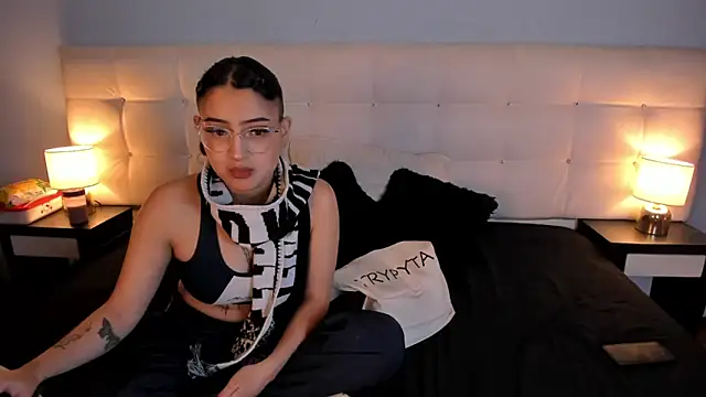 Zowi Hottiee online show from January 2025 02:37:02 AM