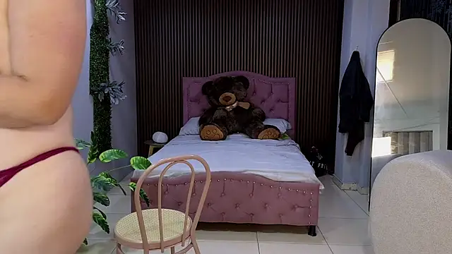 Snapshot of camil_milfdream chatting on March 2026 11:01:01 AM camil milfdream online show from March 2026 11:01:01 AM