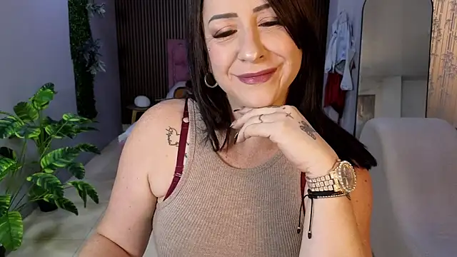 Snapshot of camil_milfdream chatting on May 2026 11:02:01 AM camil milfdream online show from May 2026 11:02:01 AM