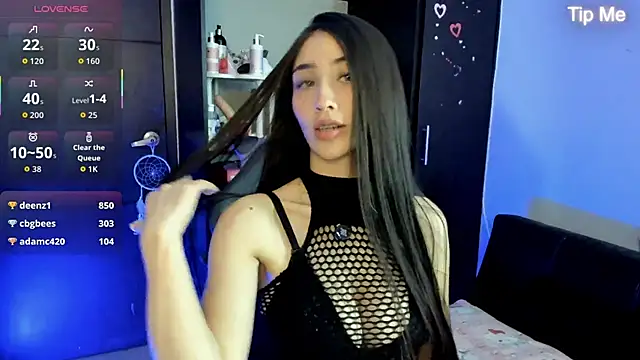 Snapshot of Emilytafur chatting on June 2026 02:24:02 AM Emilytafur online show from June 2026 02:24:02 AM