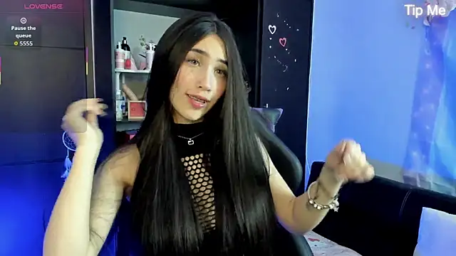 Snapshot of Emilytafur chatting on June 2026 10:08:01 PM Emilytafur online show from June 2026 10:08:01 PM
