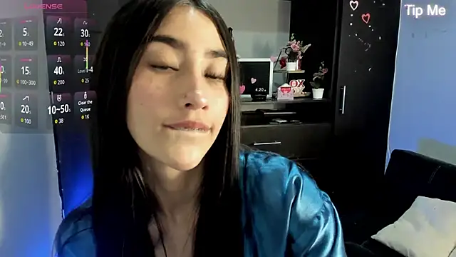 Snapshot of Emilytafur chatting on June 2026 11:35:01 PM Emilytafur online show from June 2026 11:35:01 PM