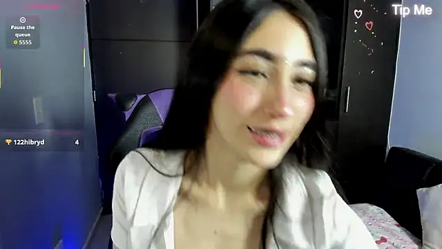 Snapshot of Emilytafur chatting on July 2026 12:06:02 AM Emilytafur online show from July 2026 12:06:02 AM