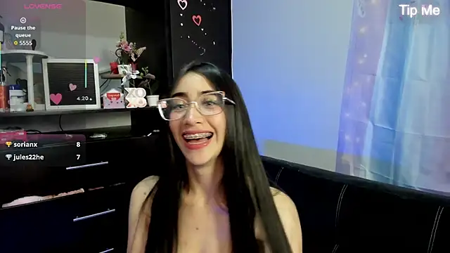 Snapshot of Emilytafur chatting on July 2026 03:25:02 AM Emilytafur online show from July 2026 03:25:02 AM