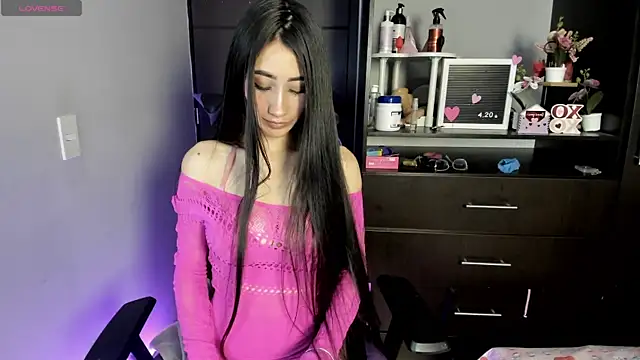 Snapshot of Emilytafur chatting on August 2026 11:21:02 PM Emilytafur online show from August 2026 11:21:02 PM