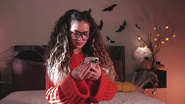 Denise Garciia online show from October 2025 12:24:01 PM