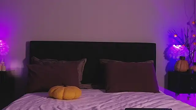 Denise Garciia online show from November 2025 01:33:02 PM