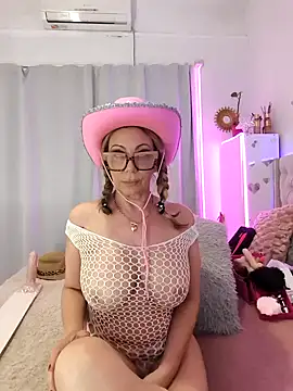 lolavalecuatro online show from November 2025 05:24:02 PM