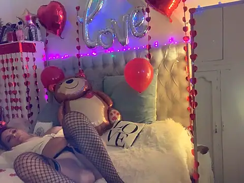 lolavalecuatro online show from February 2025 02:31:01 AM