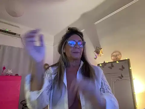 lolavalecuatro online show from February 2025 01:47:02 AM