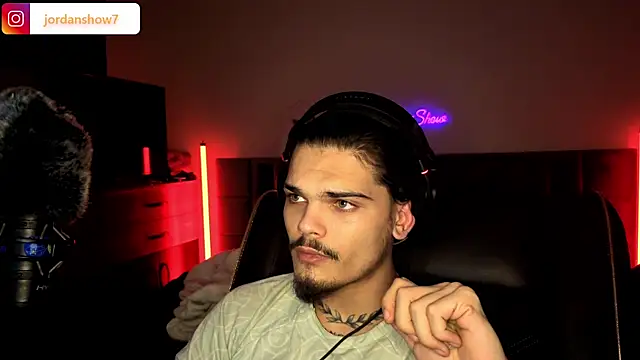 JordanShow online show from November 2025 02:11:01 AM