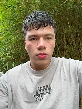Snapshot of Logan_smith1 chatting on May 2026 03:29:02 PM Logan smith1 online show from May 2026 03:29:02 PM