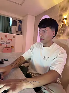 Logan smith1 online show from October 2025 05:18:02 AM