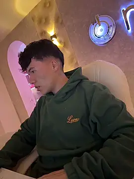 Logan smith1 online show from December 2025 05:00:02 AM