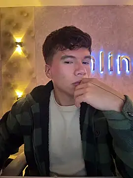 Logan smith1 online show from February 2026 05:49:01 AM