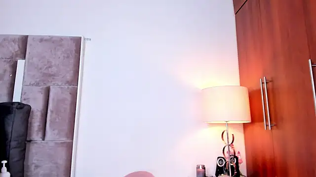 Nia Bunny online show from May 2026 01:42:01 PM
