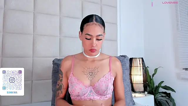 Nia Bunny online show from October 2025 01:37:02 PM