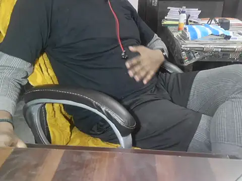 Snapshot of Average_Indian chatting on November 2025 01:37:01 PM Average Indian online show from November 2025 01:37:01 PM