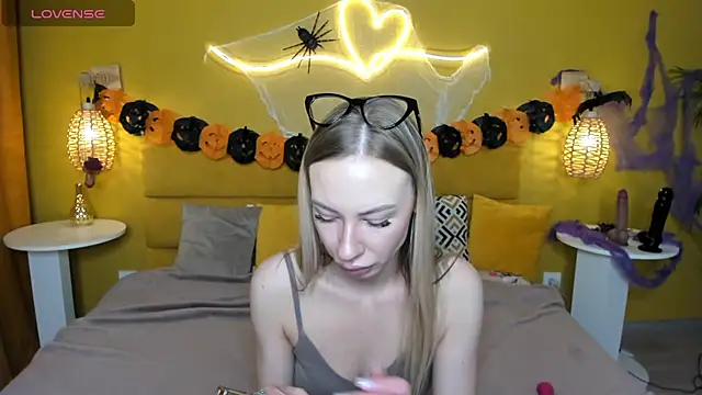 Diana Garrett online show from October 2025 01:26:02 AM