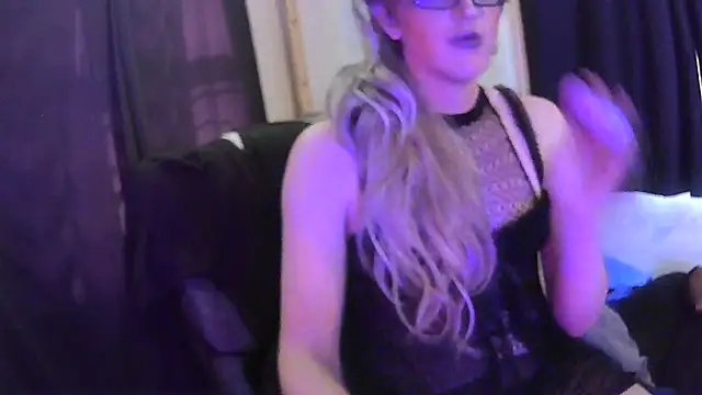 Snapshot of sexyblondetrans chatting on February 2025 04:55:01 PM sexyblondetrans online show from February 2025 04:55:01 PM