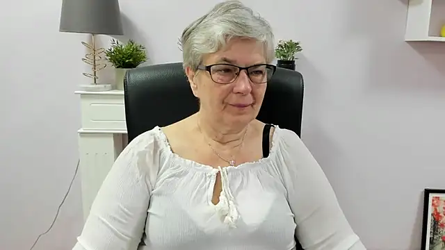 IrisDream online show from June 2026 06:12:01 AM