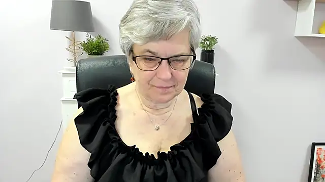IrisDream online show from May 2026 06:28:02 AM
