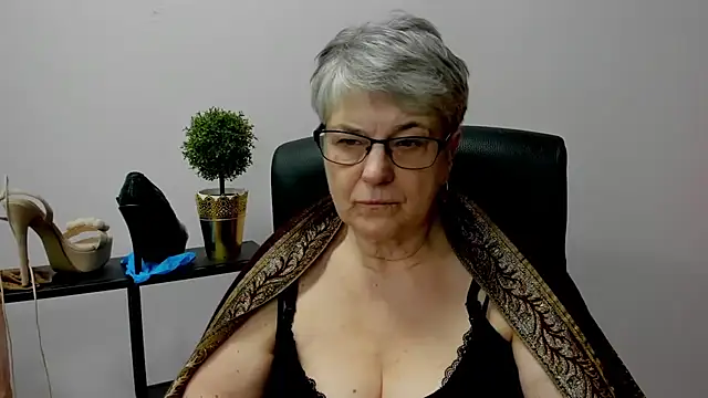 IrisDream online show from February 2025 01:55:01 PM
